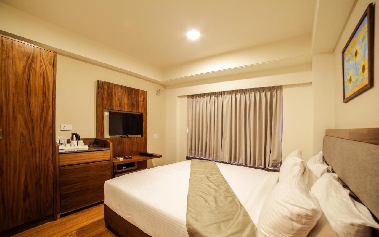 The Basil Park Hotel Bhavnagar Exterior foto