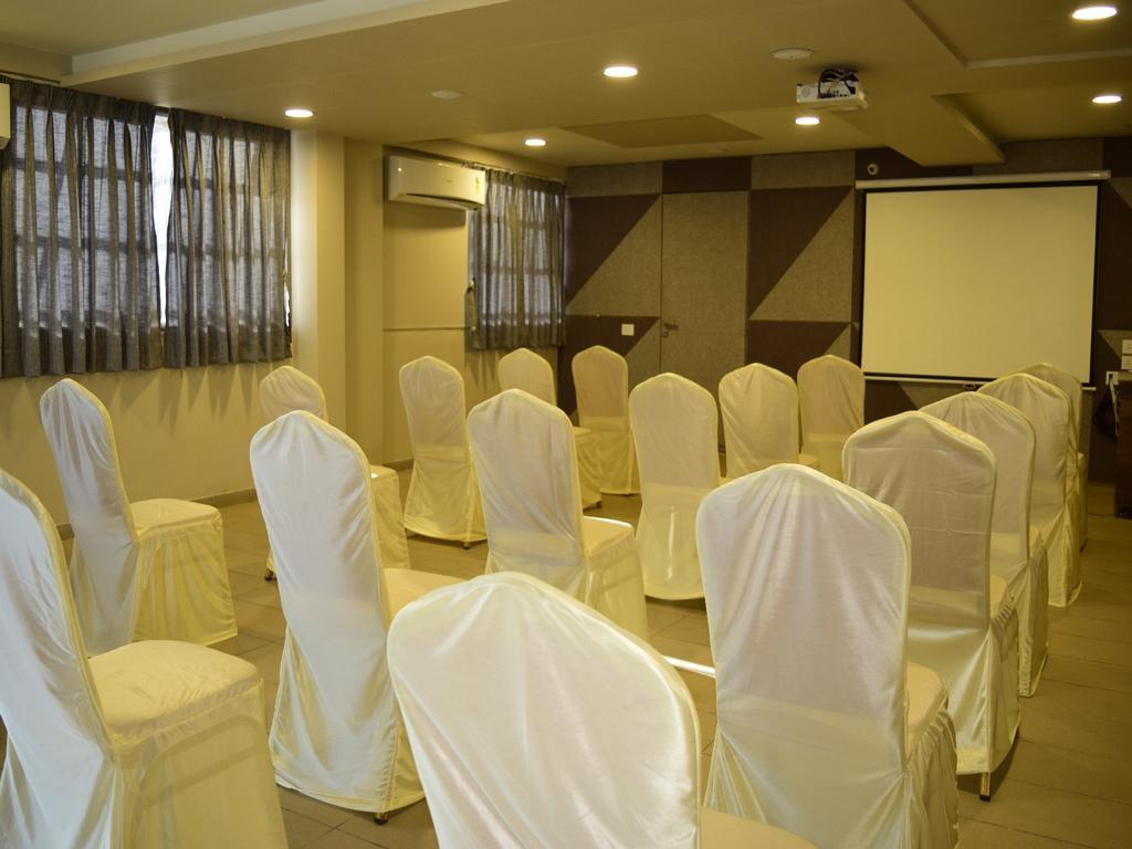The Basil Park Hotel Bhavnagar Exterior foto