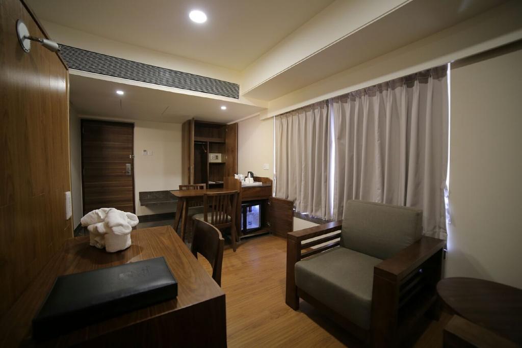 The Basil Park Hotel Bhavnagar Cameră foto