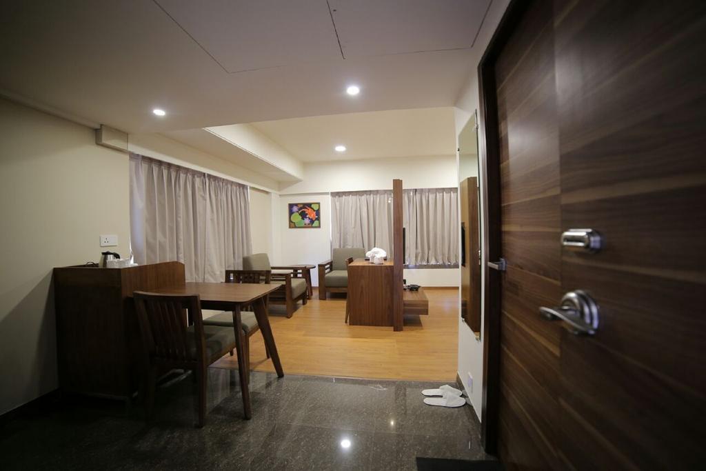 The Basil Park Hotel Bhavnagar Cameră foto