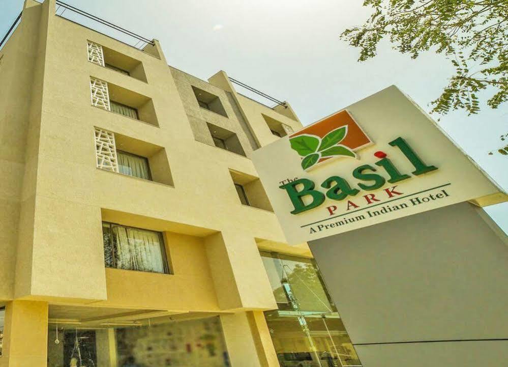 The Basil Park Hotel Bhavnagar Exterior foto